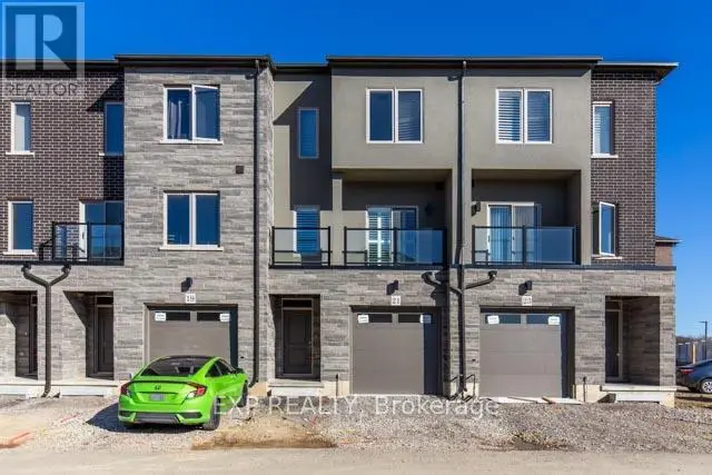 Townhouse at 21 BAYBERRY LANE, Hamilton