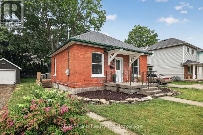 Detached at 91 WINNIETT STREET, Woodstock