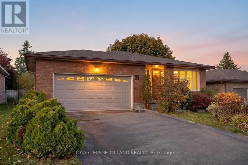 Detached at 42 APPLEGREEN GROVE, London South