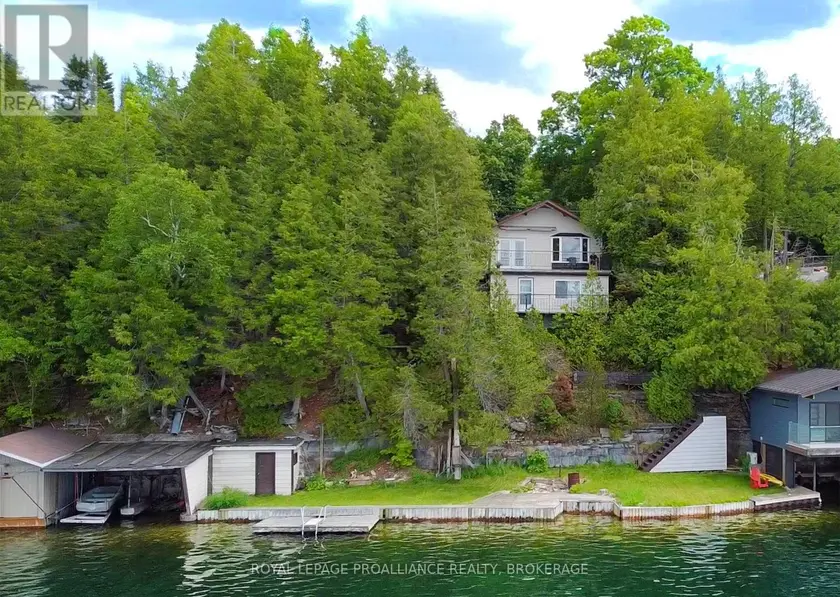 Detached at 4502 RED MAPLE LANE, Frontenac