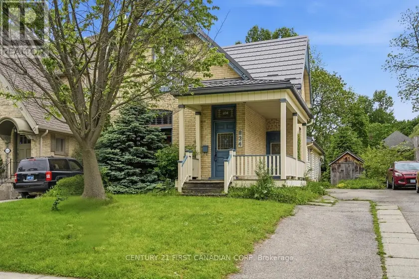 Detached at 834 COLBORNE STREET, London East