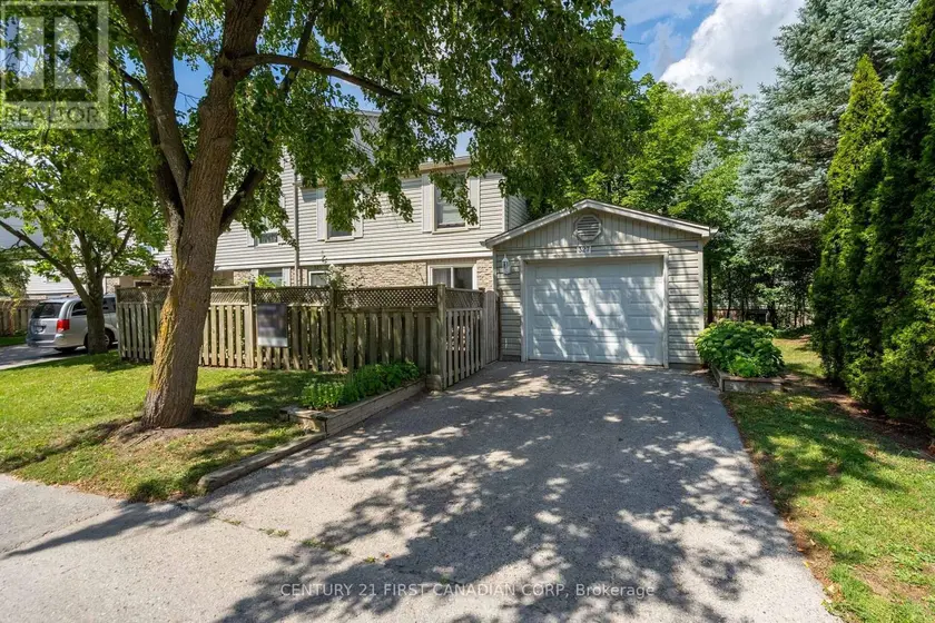 Townhouse at 327 EVERGLADE CRESCENT, London North