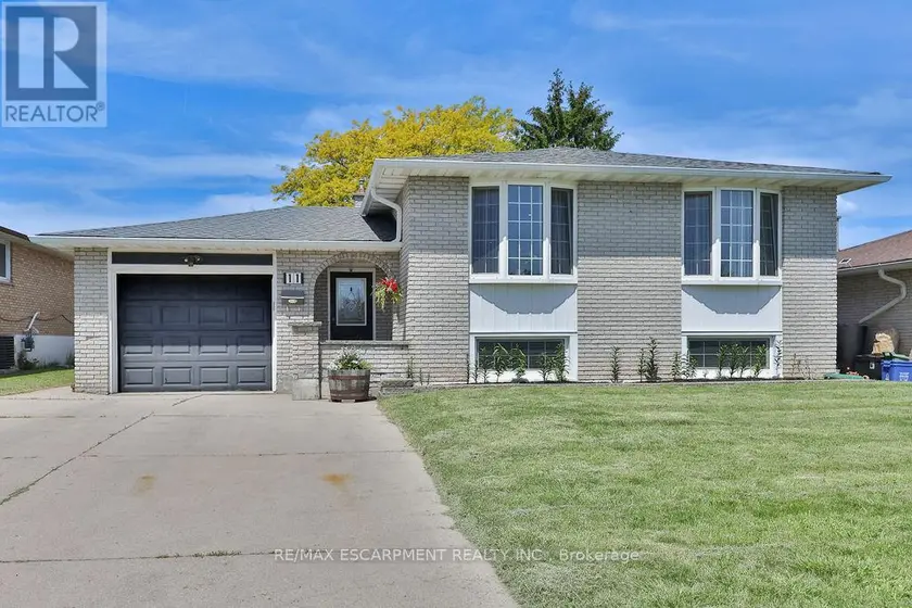 Detached at 11 LYNWOOD DRIVE, Hamilton