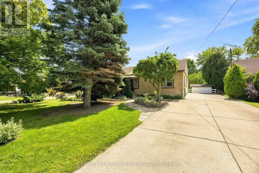 Detached at 1027 LONDON ROAD, Sarnia