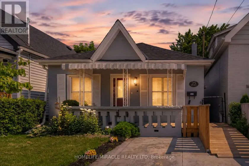 Detached at 25 HOPE AVENUE, Hamilton
