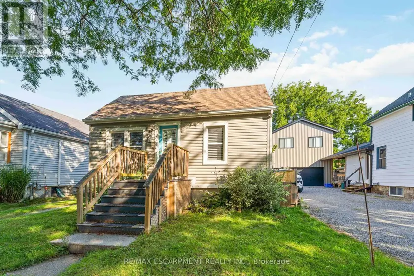 Detached at 37 MAPLECREST AVENUE, St. Catharines