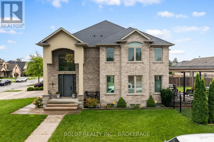 Detached at 90 VIDEL CRESCENT N, St. Catharines