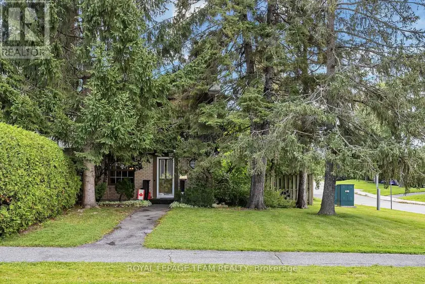 Townhouse at 28 MONTEREY DRIVE, Ottawa