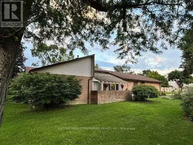Townhouse at 40 - 60 FIDDLERS GREEN ROAD, London North