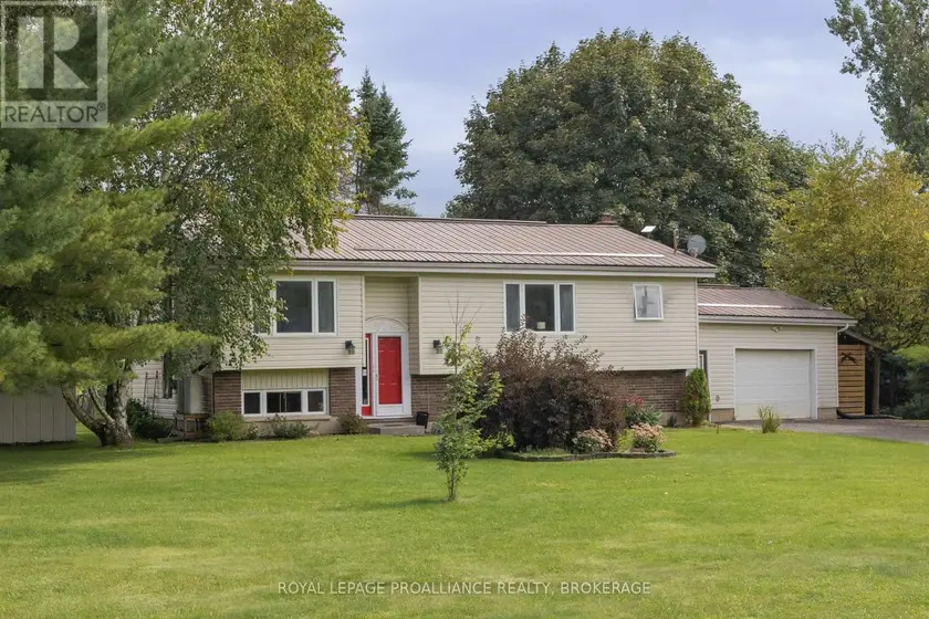 Detached at 4018 COUNTY ROAD 1 E, Stone Mills