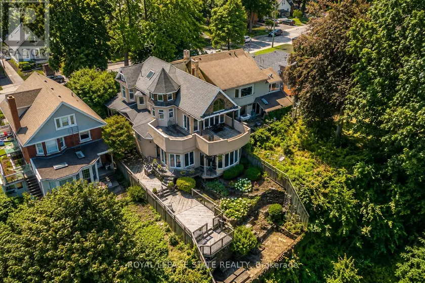 Detached at 91 MOUNTAIN PARK AVENUE, Hamilton