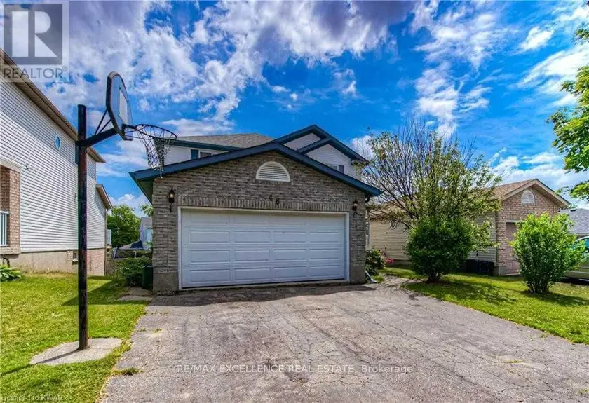 Detached at WALKOUT BASEMENT - 46 TRADEWINDS PLACE, Kitchener