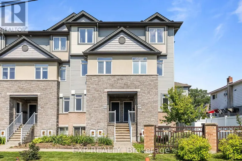 Townhouse at 35 - 957 CUMMINGS AVENUE, Ottawa