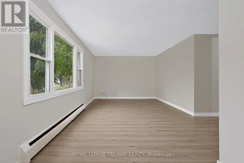 Multiplex at 1 - 1566 ALLEN PLACE, London