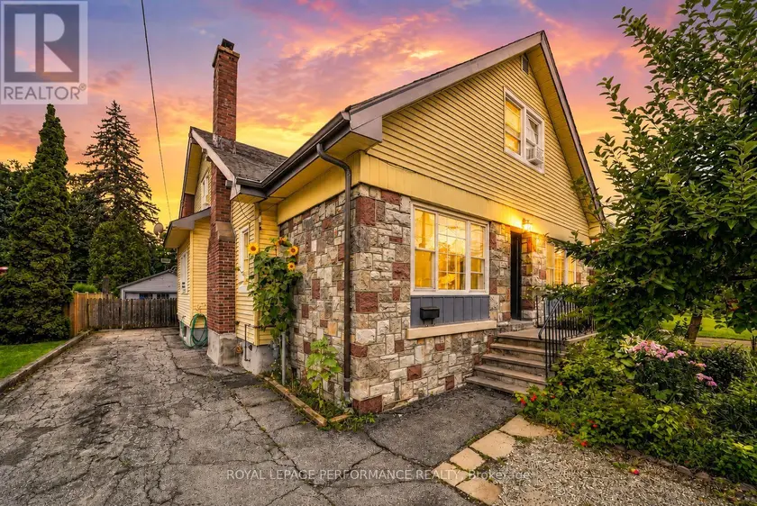 Detached at 114 GLOUCESTER STREET N, Cornwall