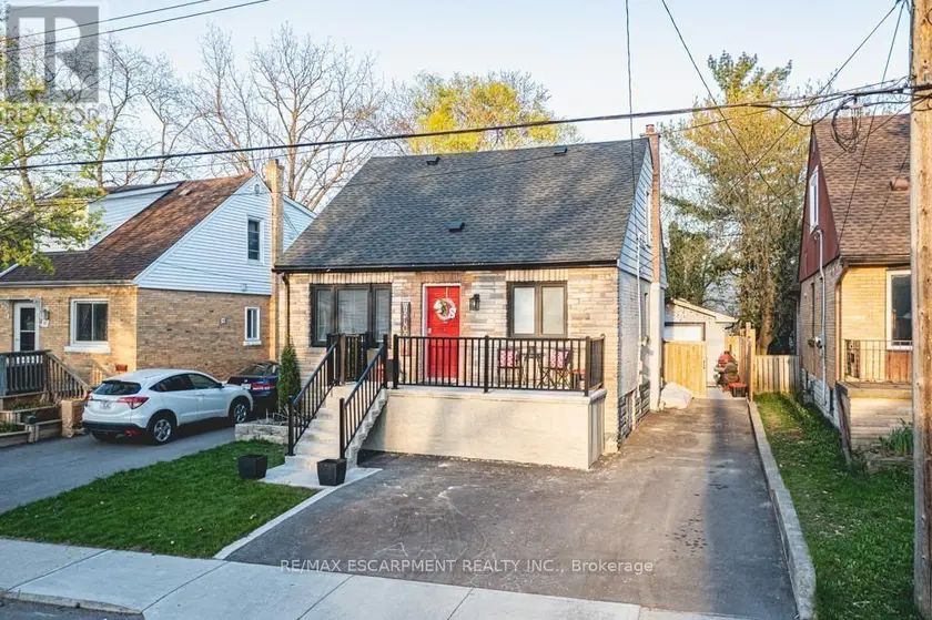 Detached at B - 73 WEST 3RD STREET, Hamilton