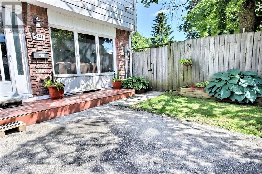 Townhouse at 541 PARKVIEW CRESCENT, Cambridge
