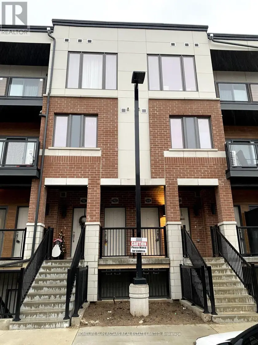 Townhouse at 92 - 25 ISHERWOOD AVENUE W, Cambridge
