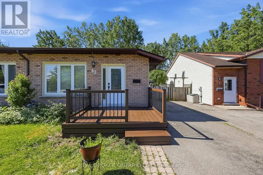 Semi-Detached/Link at 42 TERRACE AVENUE, Welland