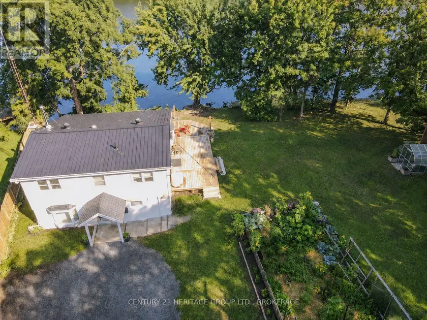 Detached at 1127 PERRY LANE, Frontenac