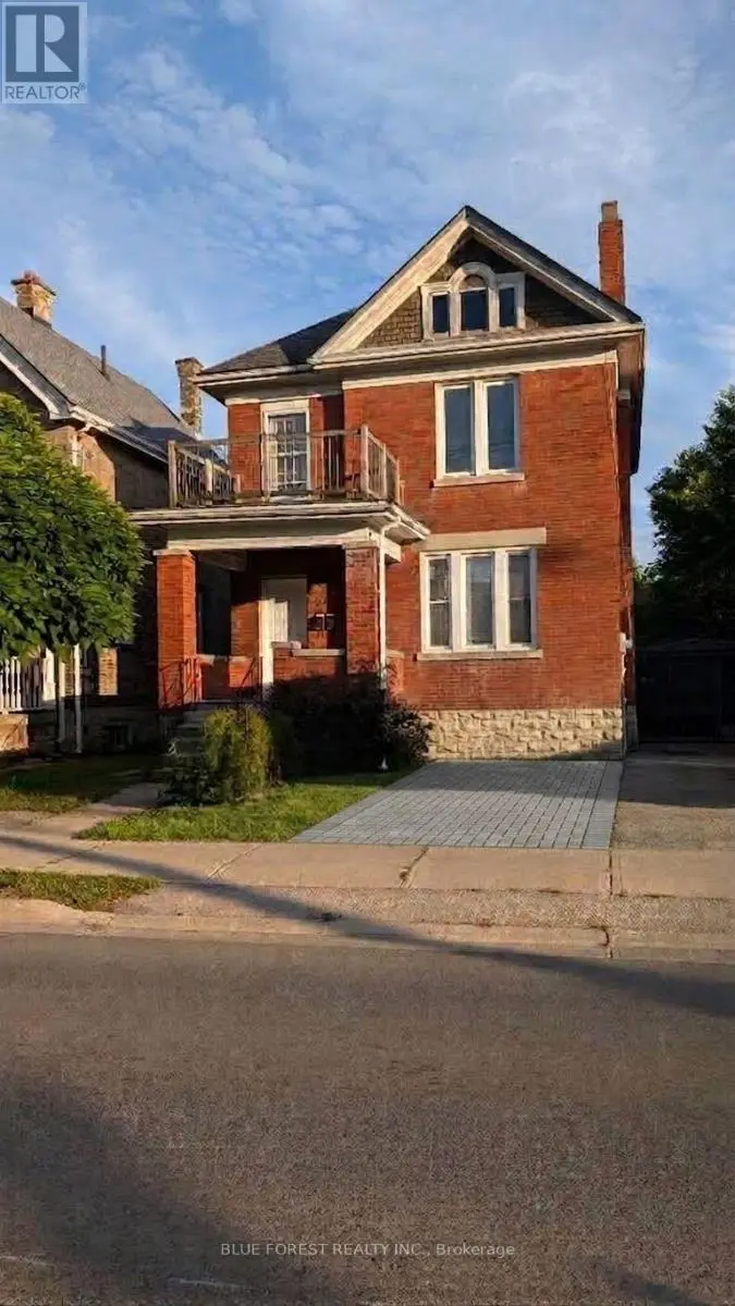 Detached at 867 QUEENS AVENUE, London