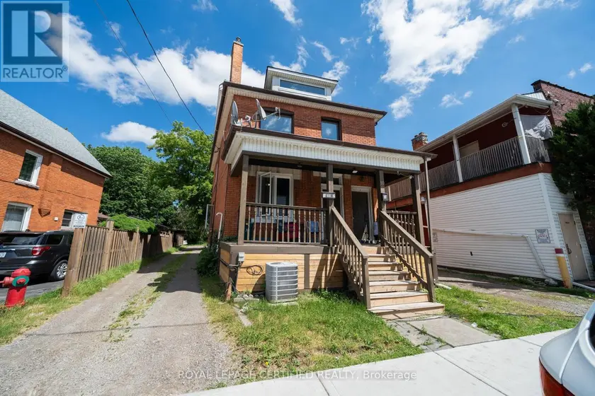 Detached at 10 FAIRLEIGH AVENUE N, Hamilton