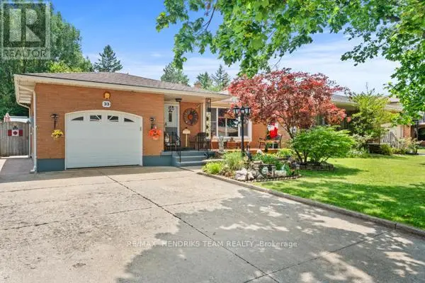 Detached at 33 MEADOWBROOK CRESCENT, St. Catharines