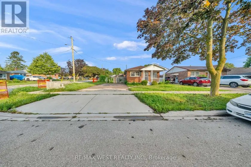 Detached at 28 DONLEY STREET, Kitchener