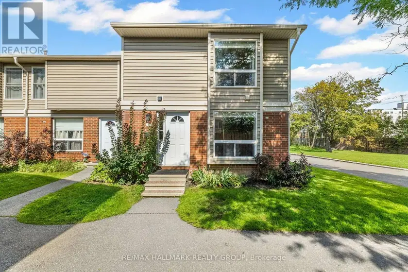 Townhouse at 31 - 840 CAHILL DRIVE W, Ottawa