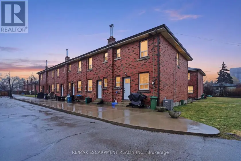 Townhouse at D - 424 EAST 42ND STREET, Hamilton