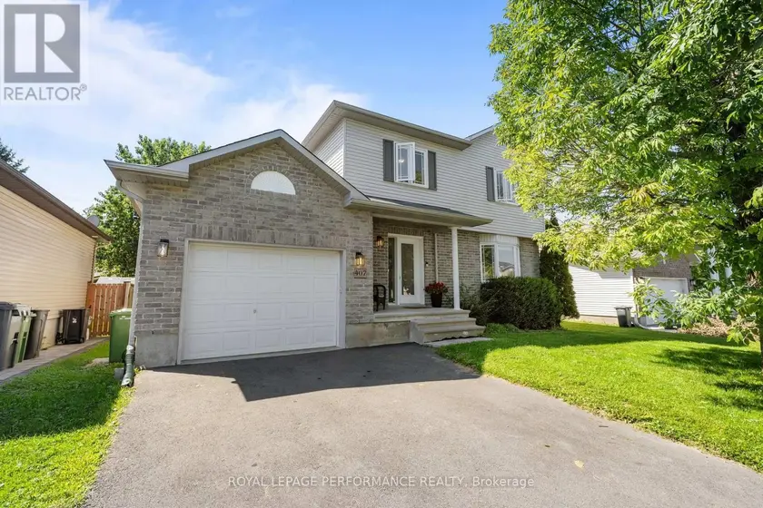 Detached at 407 CENTENAIRE STREET, Russell