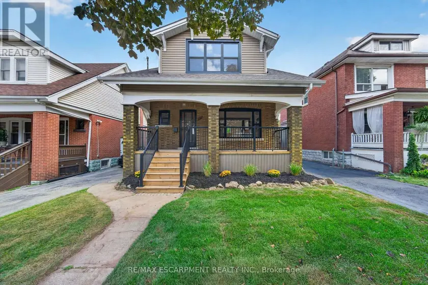 Detached at 229 PARK ROW S, Hamilton