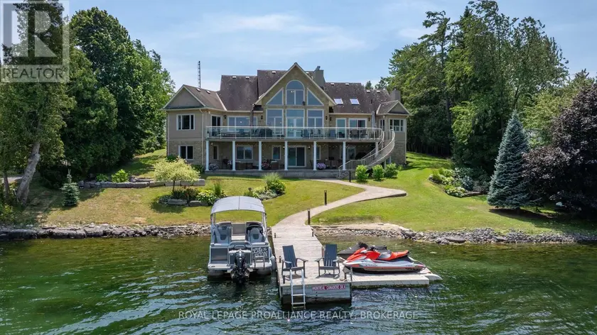Detached at 31 LEAVIS SHORES, Frontenac Islands