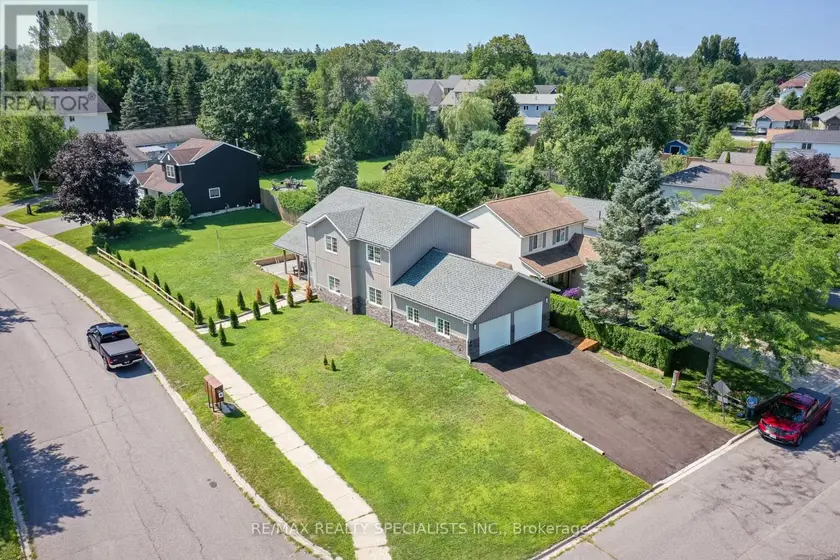Detached at 15 LANKIN AVENUE, Bracebridge