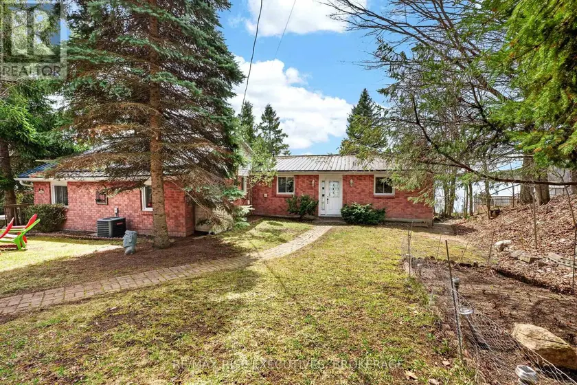 Detached at 3481 BUCK POINT LANE, Frontenac