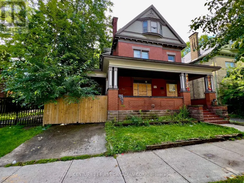 Detached at 575 QUEENS AVENUE, London