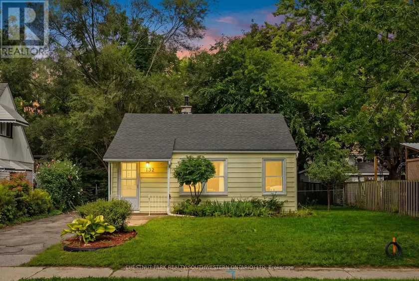 Detached at 132 SPADINA ROAD E, Kitchener