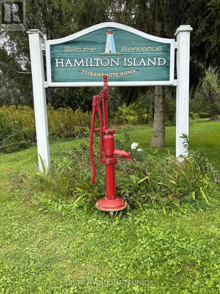 Detached at 76 HAMILTON ISLAND ROAD, South Glengarry