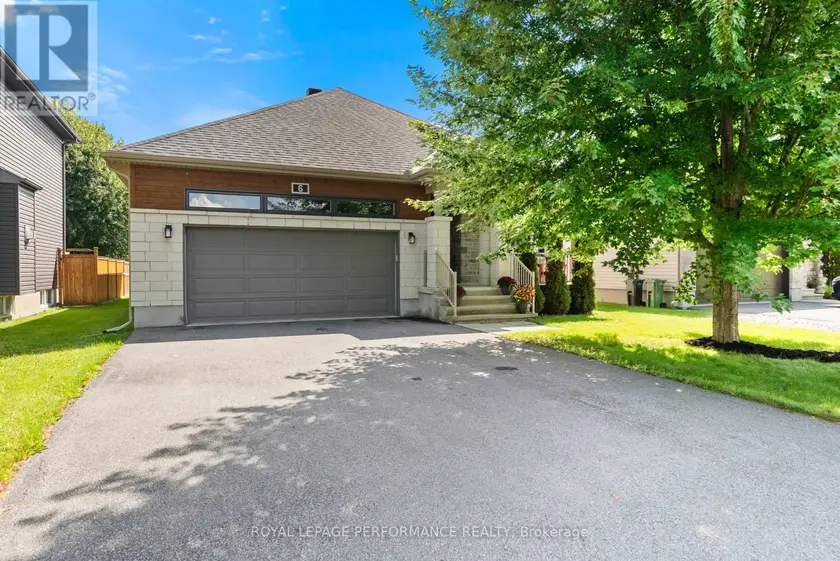 Detached at 6 BRICKYARD DRIVE, Russell