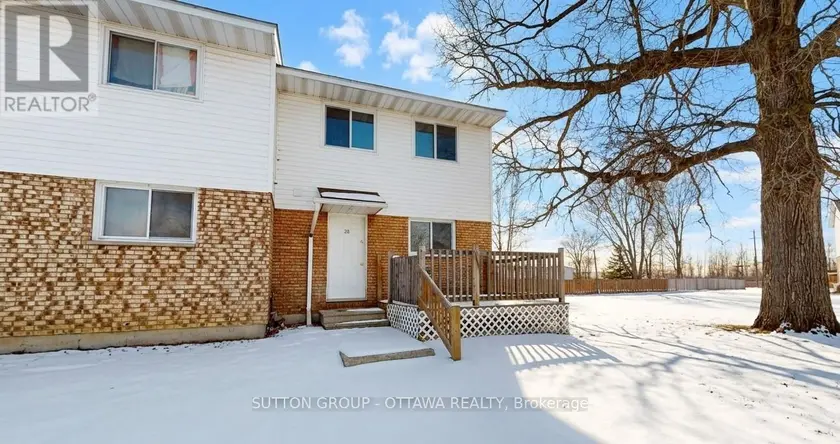 Townhouse at 28 CARRAWAY CRESCENT, South Dundas