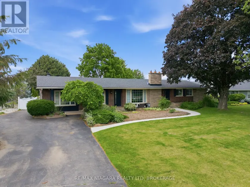 Detached at 1042 LAKESHORE ROAD W, St. Catharines
