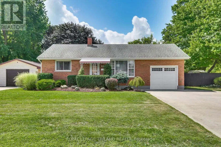 Detached at 224 MCKELLAR STREET, Strathroy-Caradoc