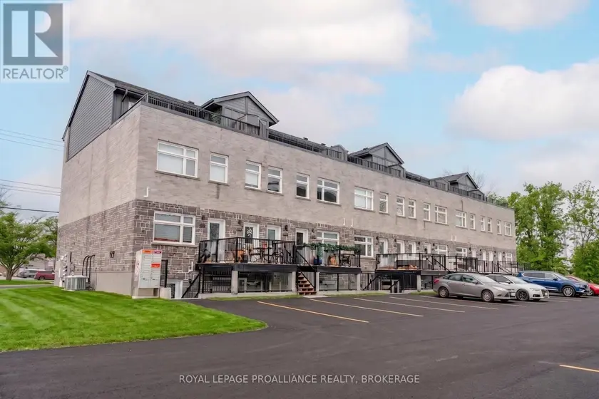 Townhouse at 105 - 809 DEVELOPMENT DRIVE, Kingston