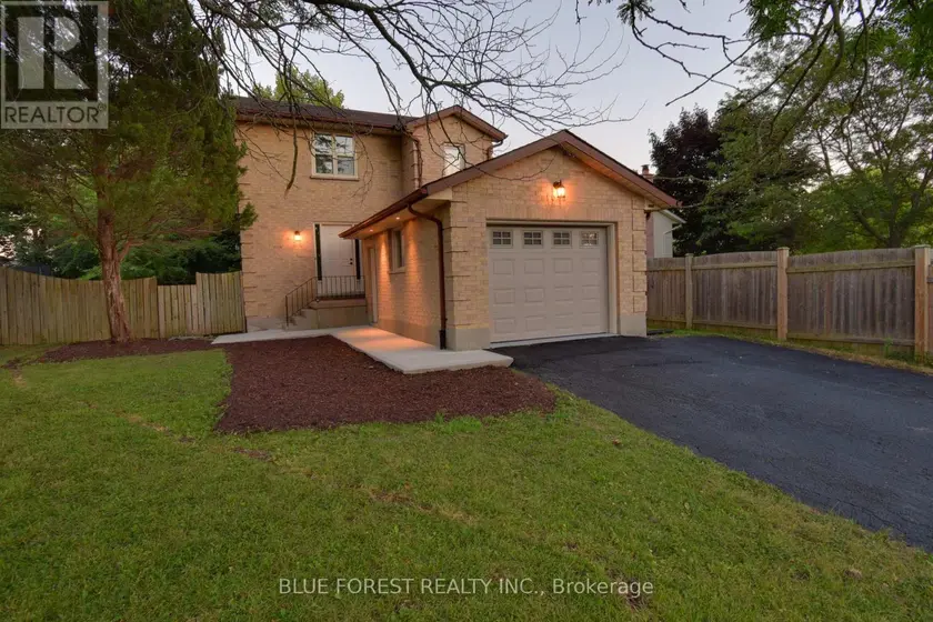 Detached at 1048 MAHOGANY ROAD, London North