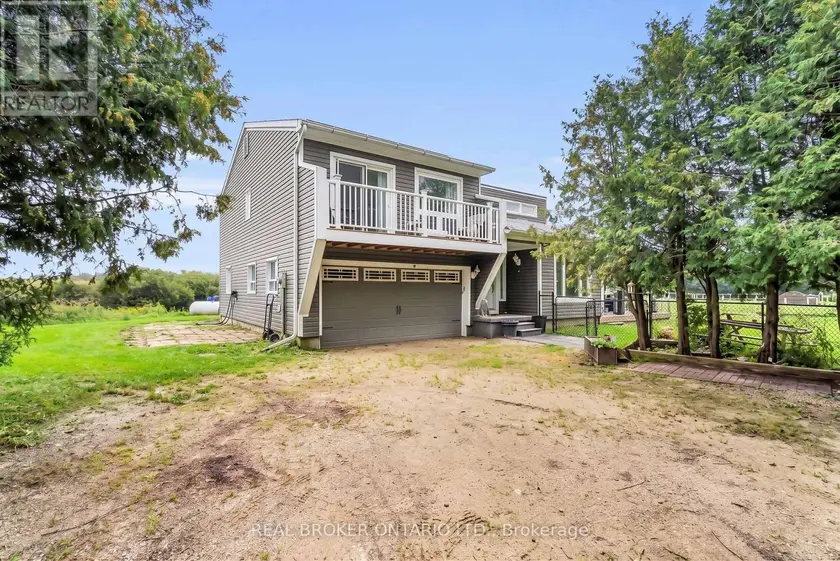 Detached at 106008 SOUTHGATE RD 10 LINE, Southgate