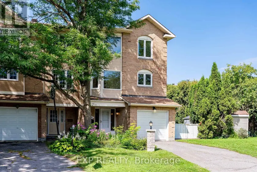 Townhouse at 18 ARBORDALE CRESCENT, Ottawa