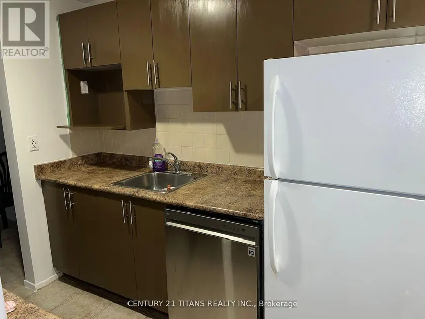 Apartment at 702 - 931 WONDERLAND ROAD, London