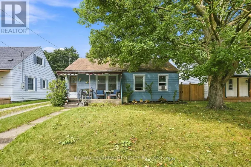 Detached at 9 LANCASTER AVENUE, Brantford