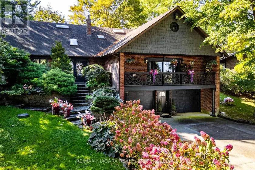 Detached at 735 LAKESHORE ROAD E, Port Colborne