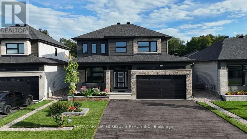 Detached at 1152 AVIGNON STREET, Russell